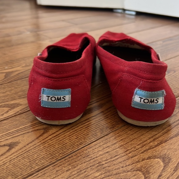 Fun Red TOMS! - Picture 2 of 5